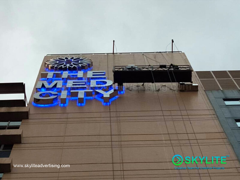 installation of the medical city stainless sign 2 1