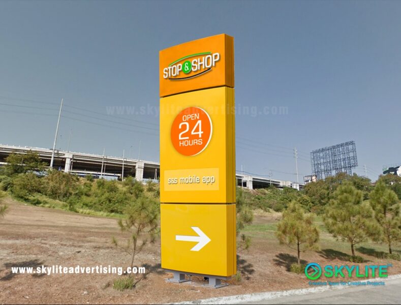 convenience store pylon sign with led lights 1